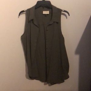Sleeveless button up shirt
